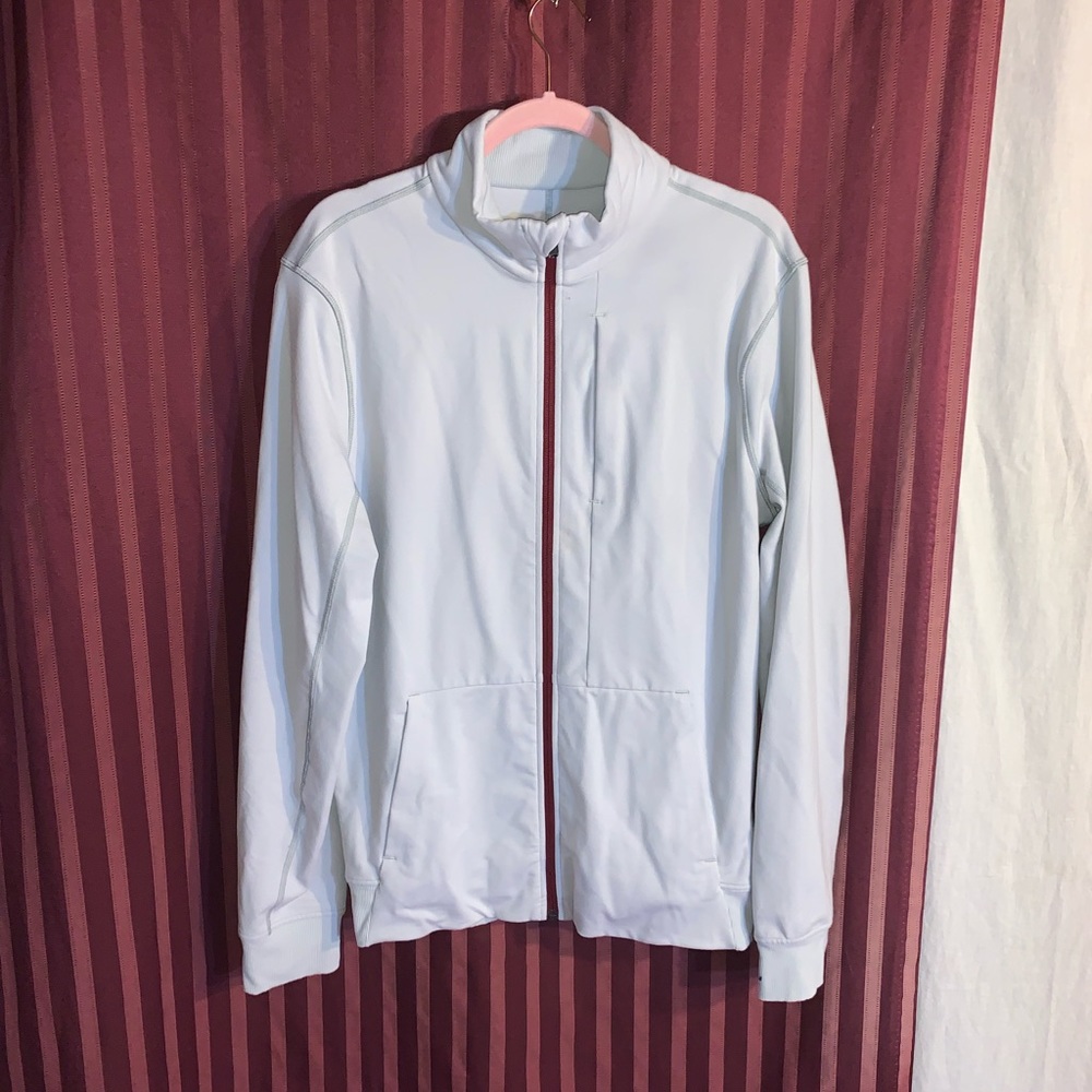 Mens Lululemon jacket. Excellent condition. Zipper pockets. Size large